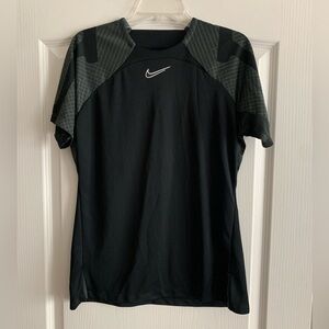 Nike slim fit Dri Fit tee size Large